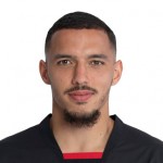 Ismael Bennacer kläder